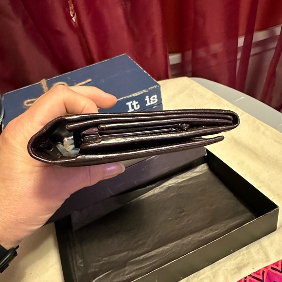 Gucci long wallet with box and tissue. In excellent condition. - Picture 7 of 10